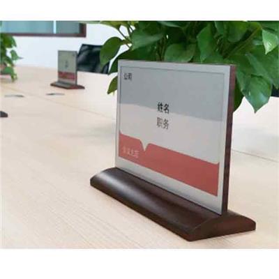 京东方智能桌牌，木质底座，双面异显，方便快捷推送。